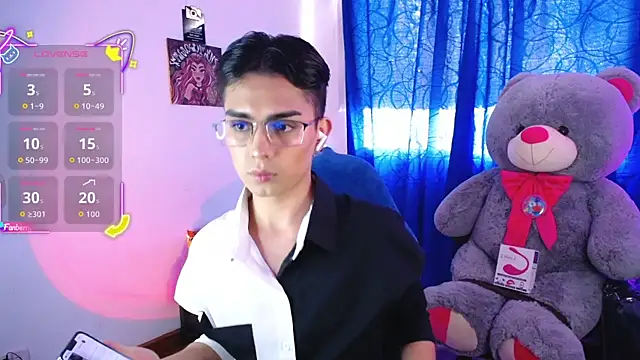 OwenBluee online show from July 13, 4:32 pm