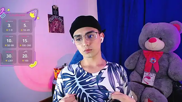 OwenBluee online show from July 16, 9:04 am