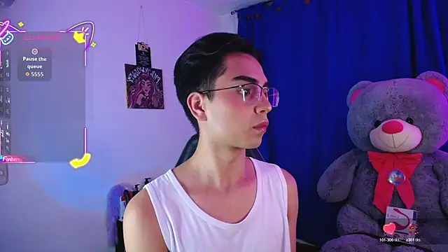 OwenBluee online show from July 29, 8:45 am