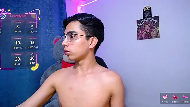 OwenBluee online show from August 1, 1:43 pm
