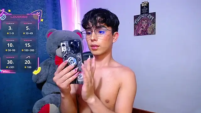 OwenBluee online show from August 3, 6:11 pm