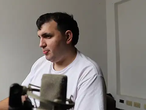 Snapshot of zekefotoslive chatting on December 22, 7:22 pm zekefotoslive online show from December 22, 7:22 pm