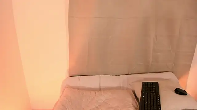 Snapshot of Kimberlin_Cam_ chatting on May 14, 7:42 pm Kimberlin Cam online show from May 14, 7:42 pm