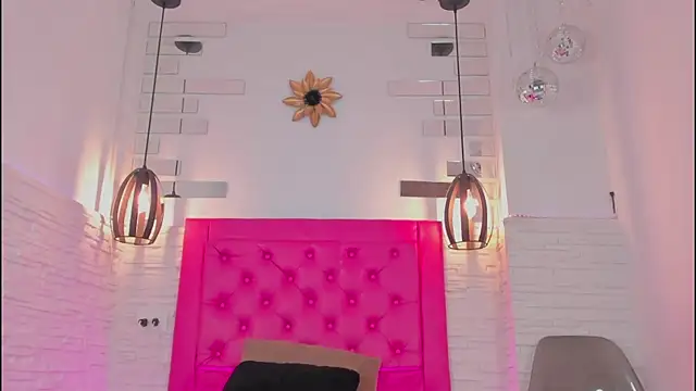 Snapshot of mia_six66 chatting on January 17, 2:28 pm mia six66 online show from January 17, 2:28 pm