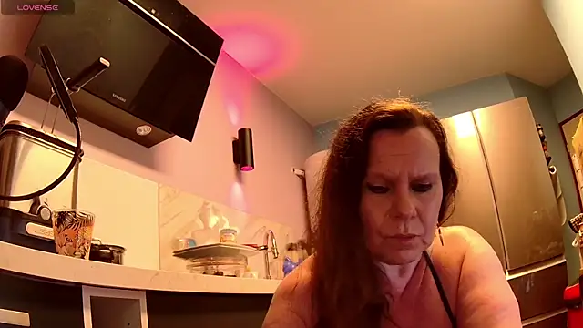 Snapshot of Endrocleia chatting on May 28, 11:57 pm Endrocleia online show from May 28, 11:57 pm