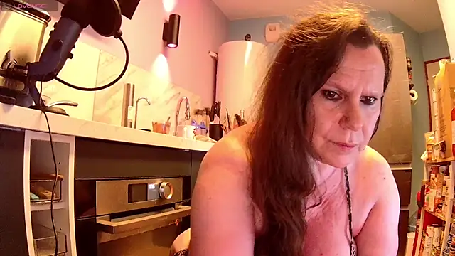 Snapshot of Endrocleia chatting on June 1, 11:17 pm Endrocleia online show from June 1, 11:17 pm