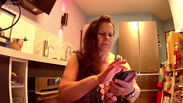 Snapshot of Endrocleia chatting on June 3, 11:43 pm Endrocleia online show from June 3, 11:43 pm
