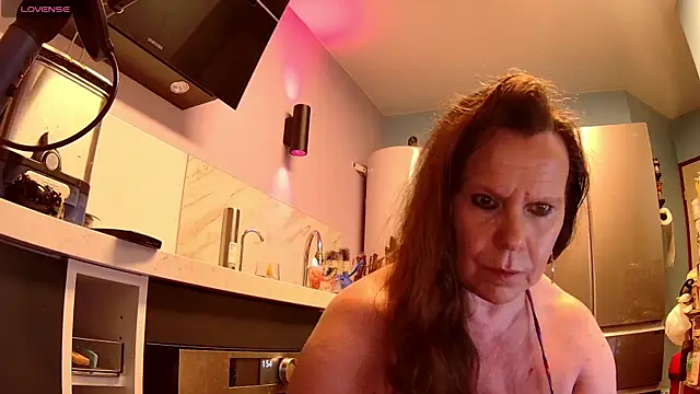 Snapshot of Endrocleia chatting on June 18, 12:00 am Endrocleia online show from June 18, 12:00 am