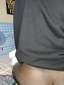 Snapshot of SquirtQueen16 chatting on June 17, 10:10 pm SquirtQueen16 online show from June 17, 10:10 pm