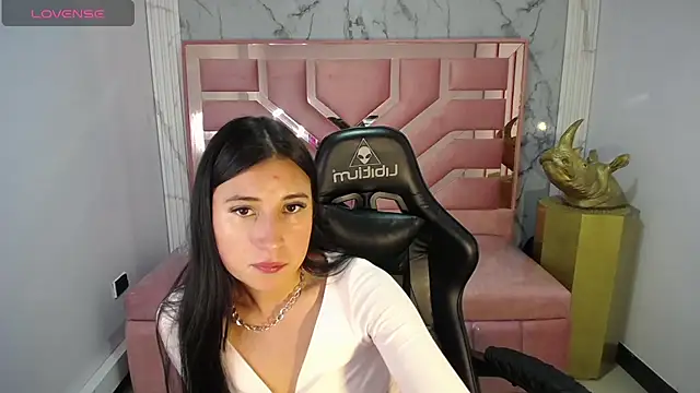 Snapshot of lizzyluk_ch chatting on January 16, 1:27 am lizzyluk ch online show from January 16, 1:27 am