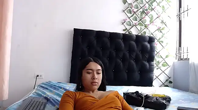 SweetLatiin  online show from February 13, 3:24 pm