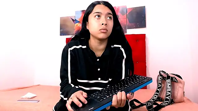 SweetLatiin  online show from October 24, 9:11 pm