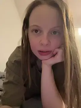 Snapshot of wrenlie chatting on December 7, 5:53 pm wrenlie online show from December 7, 5:53 pm