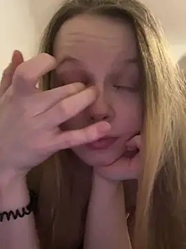 Snapshot of wrenlie chatting on December 13, 5:43 pm wrenlie online show from December 13, 5:43 pm