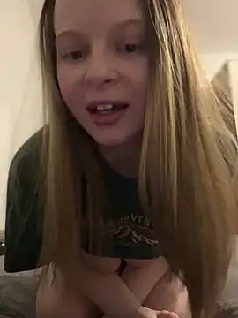 Snapshot of wrenlie chatting on February 6, 6:13 pm wrenlie online show from February 6, 6:13 pm