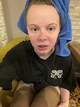 Snapshot of wrenlie chatting on March 5, 7:49 pm wrenlie online show from March 5, 7:49 pm