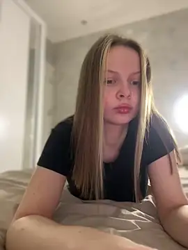Snapshot of wrenlie chatting on May 6, 7:19 pm wrenlie online show from May 6, 7:19 pm
