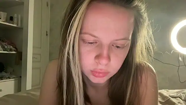 Snapshot of wrenlie chatting on May 16, 12:29 am wrenlie online show from May 16, 12:29 am