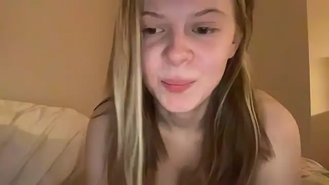 Snapshot of wrenlie chatting on June 18, 12:00 am wrenlie online show from June 18, 12:00 am