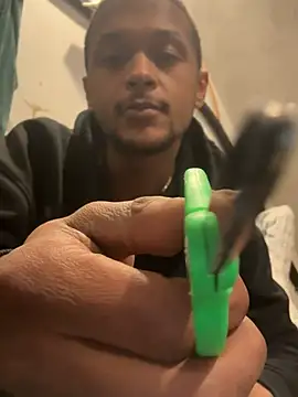 Snapshot of rayyymack chatting on January 28, 12:26 am rayyymack online show from January 28, 12:26 am