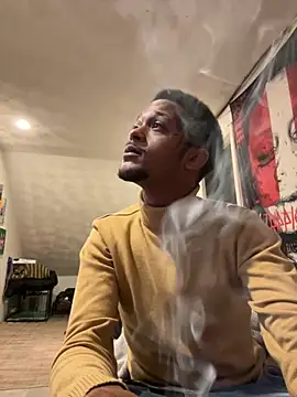 Snapshot of rayyymack chatting on November 19, 12:21 am rayyymack online show from November 19, 12:21 am