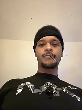 Snapshot of rayyymack chatting on November 28, 12:46 am rayyymack online show from November 28, 12:46 am