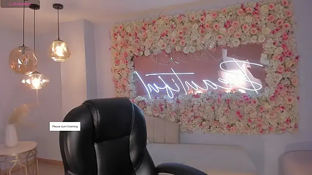 ArianaDumont online show from May 2, 11:15 am