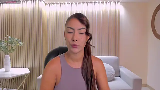 Snapshot of ArianaDumont chatting on June 1, 11:12 am ArianaDumont online show from June 1, 11:12 am