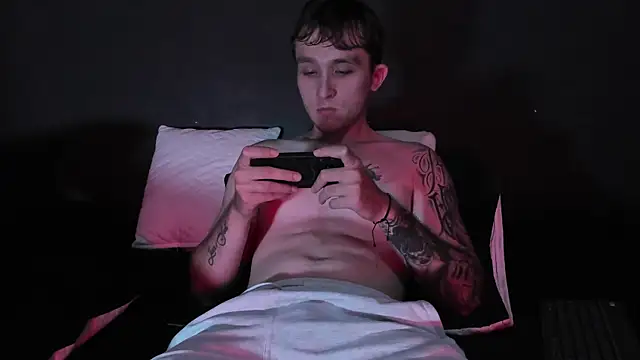 Dylanwhite23  online show from November 26, 9:16 pm