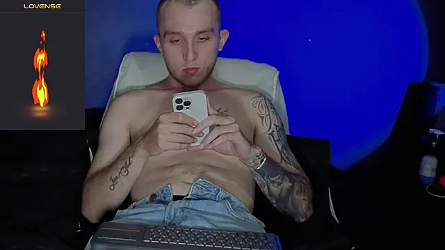 Dylanwhite23  online show from February 8, 11:30 pm