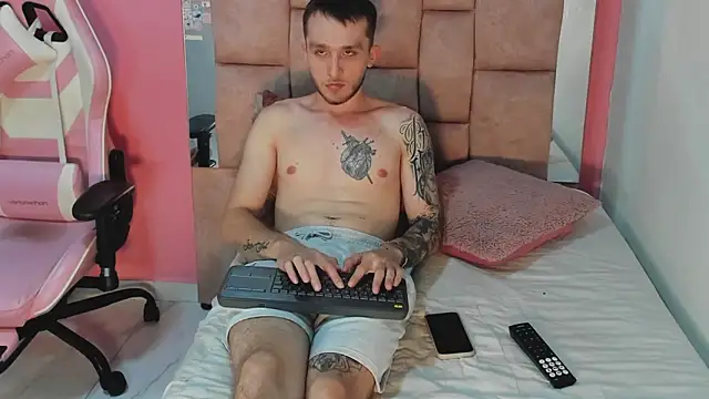Dylanwhite23  online show from April 28, 2:38 am