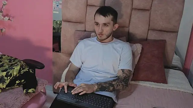 Dylanwhite23  online show from May 3, 3:34 am