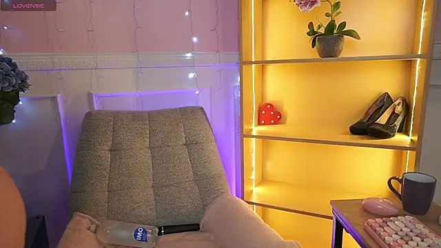 Snapshot of Anybuny chatting on December 4, 12:25 pm Anybuny online show from December 4, 12:25 pm