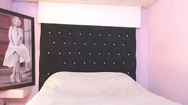 Snapshot of kittybonxx chatting on January 10, 3:47 pm kittybonxx online show from January 10, 3:47 pm