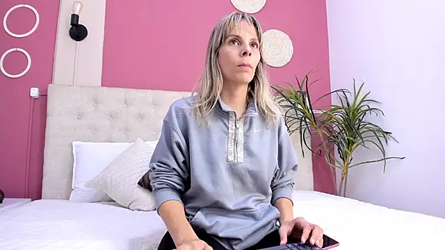 Anastasiapriest online show from May 19, 11:49 am