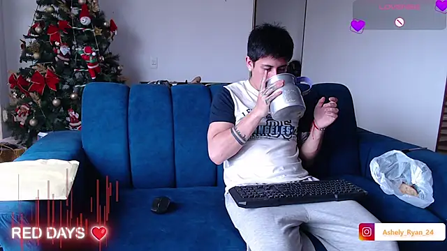 ashely ryan24 online show from November 24, 6:07 pm