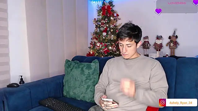 ashely ryan24 online show from December 1, 11:32 pm