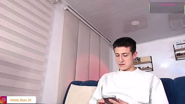 Snapshot of ashely_ryan24 chatting on July 26, 1:58 am ashely ryan24 online show from July 26, 1:58 am