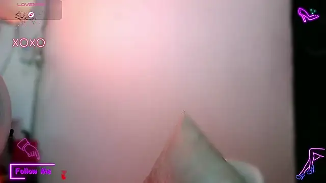 LauGrayJ online show from November 3, 5:25 pm