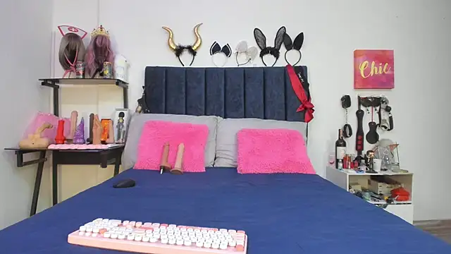 emmily giraldo online show from November 10, 12:59 pm