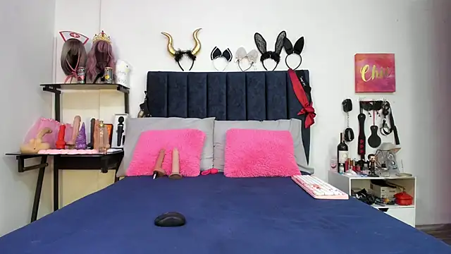 emmily giraldo online show from November 25, 1:11 pm