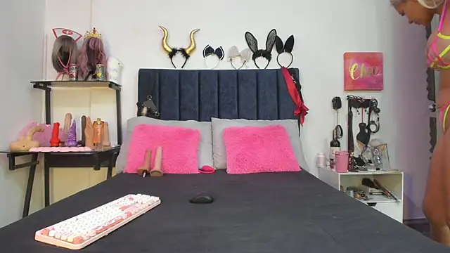 emmily giraldo online show from January 8, 2:08 pm