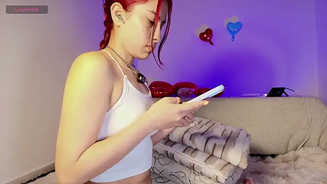 Madeline Dreams online show from March 12, 3:18 pm