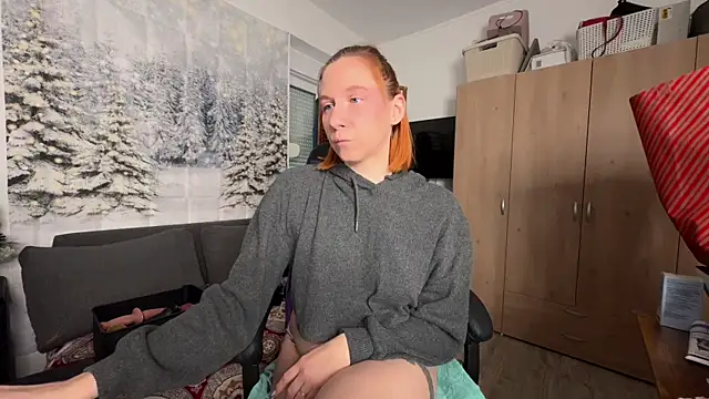 Snapshot of Caliiie-of chatting on December 5, 7:28 am Caliiie-of online show from December 5, 7:28 am