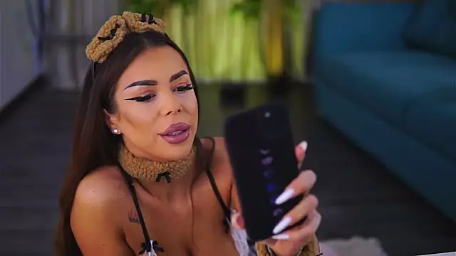 Snapshot of MissKiarra chatting on February 27, 5:02 am MissKiarra online show from February 27, 5:02 am