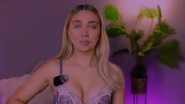 Jessielle online show from November 20, 8:36 am