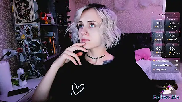 NaniMoore online show from November 7, 9:04 pm