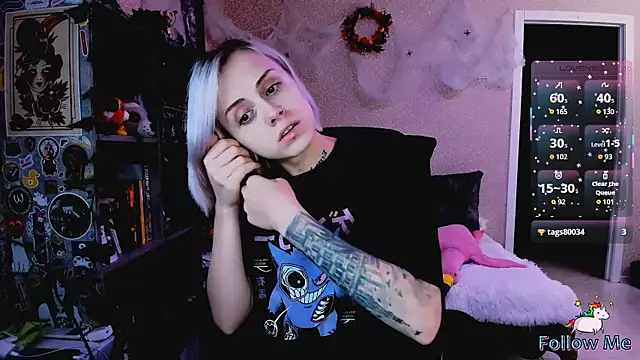 NaniMoore online show from November 8, 9:02 pm