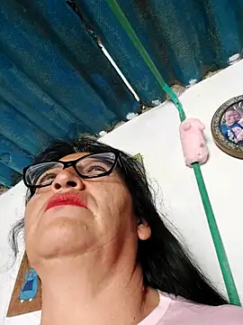 clarita 01 online show from April 29, 6:14 pm