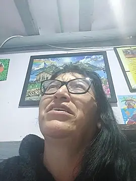 Snapshot of clarita_01 chatting on June 1, 1:51 am clarita 01 online show from June 1, 1:51 am